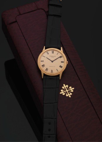 PATEK PHILIPPE REF. 3591 RETAILED BY TIFFANY.CO..Patek Philippe, Geneve, No. 1281422, case No. 522124.Ref. 3591. Made in 1976..Fine and rare, thin and elegant, self-winding, 18K yellow gold.wristwatch with an 18K yellow gold Patek Philippe buckle..Accompa