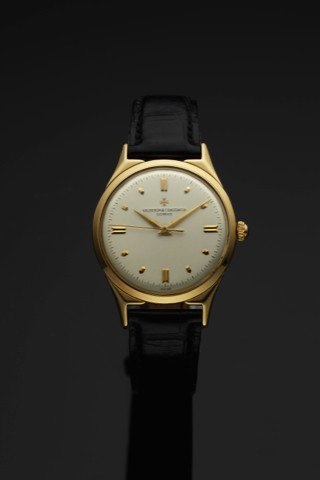 VACHERON & CONSTANTIN CHRONOMETER.ROYAL YELLOW GOLD.Vacheron & Constantin, Genève, Chronomètre Royal, No..508943, case No. 347638. Made in 1953..Very fine and rare, tonneau-shaped, indirect center seconds.18K yellow gold wristwatch with an 18K yellow gold