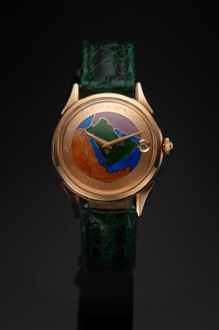 UNIVERSAL GENEVE SAUDI ARABIA CLOISONNÉ.DIAL PINK GOLD.Universal Genève, Saudi Arabia 1953 Commemoration, case.No. 1666798, Ref. 100105. Made in 1950 in limited numbers..Fine and rare, center seconds, self-winding, 18K pink gold.and cloisonné enamel wrist