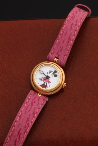 GERALD GENTA REF. 2818.4 DISNEY QUARTZ.YELLOW GOLD.Gérald Genta, Genève, Disney, case No. 42249, Ref. 2818.4..Made in the 1990's..Fine and unusual, 18K yellow gold quartz wristwatch..Accompanied by a fitted box..To be sold without reserve