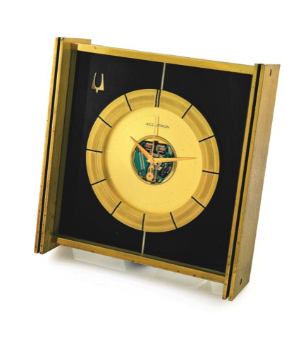 BULOVA ACCUTRON CLOCK.Bulova, Accutron, Swiss, made in the 1960’s..Fine and unusual battery powered center.seconds strut clock..To be sold without reserve