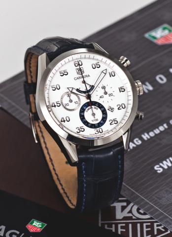 TAG HEUER, CARRERA, CHRONONOMETER.CHRONOGRAPH, WHITE GOLD.Tag Heuer, Carrera, No. 033/100, No. 1641779.Ref. CV 5040. Made in 2006, sold on January 1st, 2007..Fine and rare, self-winding, water resistant, 18K white.gold wristwatch, with date, round button 