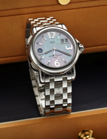 ULYSSE NARDIN REF. 223-22.SAN MARCO GMT DIAMOND STEEL.Ulysse Nardin, Le Locle, Suisse, GMT Big Date, San.Marco, No. 1557, Ref. 223-22. Sold in April, 2003..Fine, center seconds, self-winding, water-resistant.two time zone, stainless steel and diamond wris