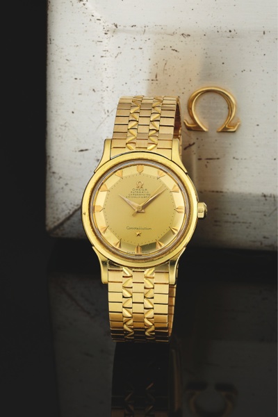 OMEGA REF. 2699.CONSTELLATION YELLOW GOLD.Omega, Constellation, Chronometer, Officially.Certified, Automatic, No. 13232864, case No. 11188034.Ref. 2699 SC. Made circa 1954..Very fine and rare, self-winding, center seconds, water.resistant, 18K 