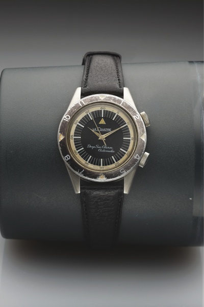 LECOULTRE REF. 857 DEEP SEA ALARM AUTOMATIC STEEL.LeCoultre, Deep Sea Alarm Automatic, No. 1377495, case No. 775255, Ref. 857..Made circa 1960..Fine, center seconds, self-winding, water-resistant, stainless steel wristwatch with alarm and 2 cro