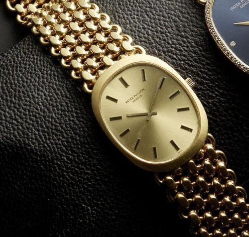 Patek Philippe. An 18ct gold manual wind bracelet watch