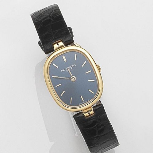 Patek Philippe. A lady's 18ct gold quartz wristwatch