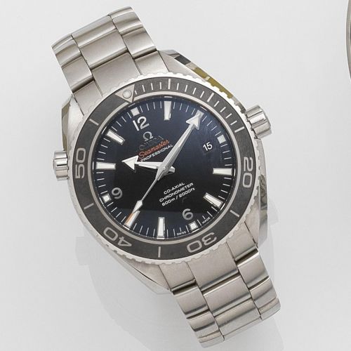 Omega. A stainless steel automatic co-axial calendar bracelet divers watch