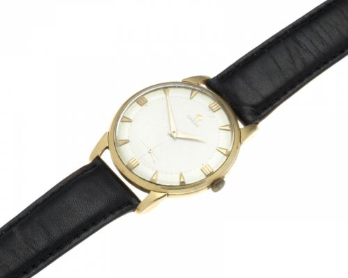 Omega. An 18K gold manual wind wristwatch