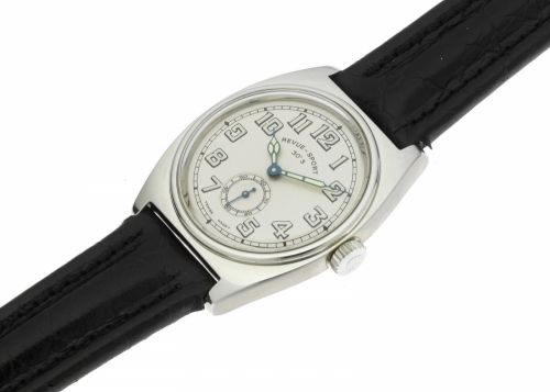 Revue Thommen. A stainless steel manual wind wristwatch