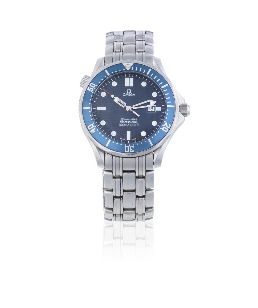 Omega. A stainless steel quartz calendar bracelet watch