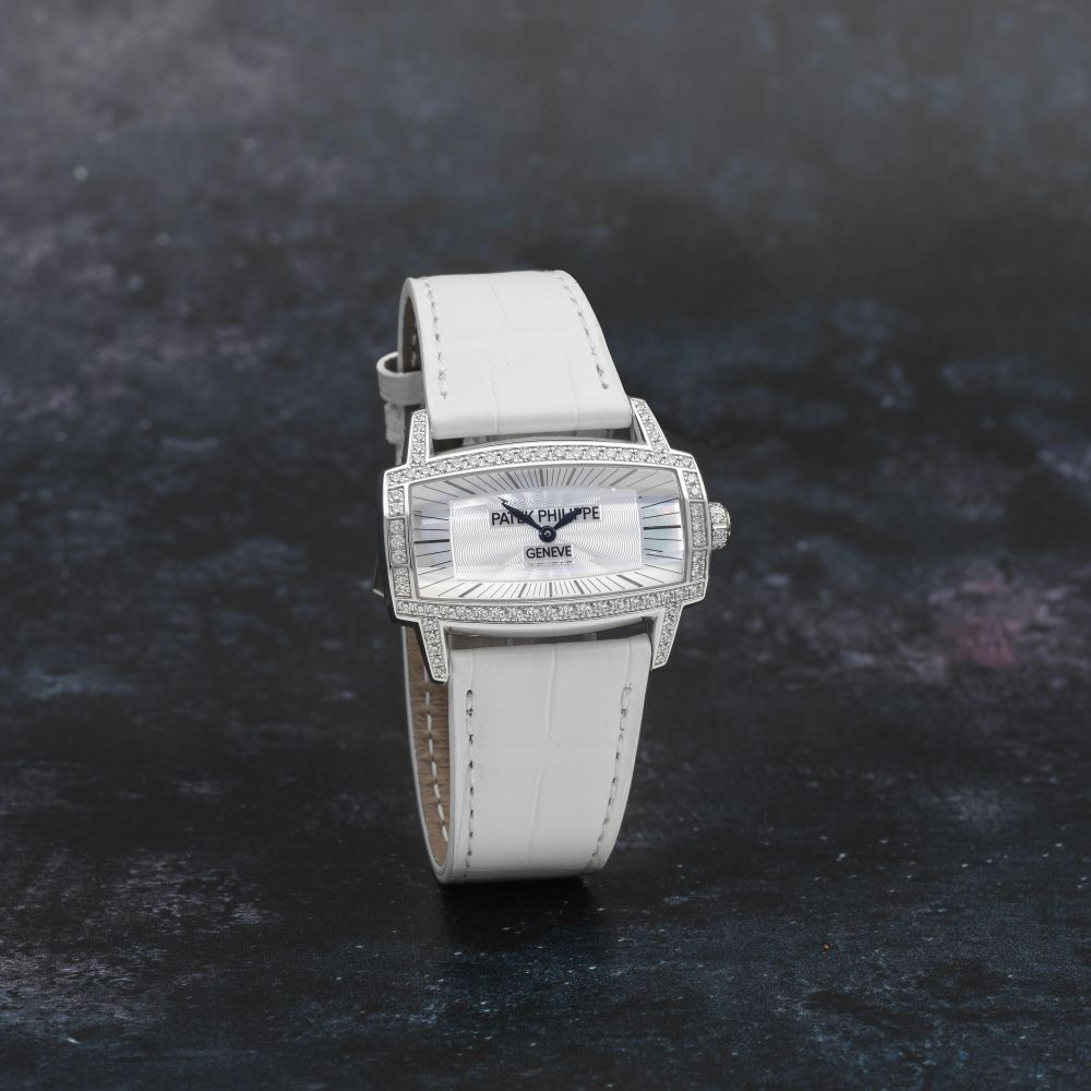 Patek Philippe. A lady's fine 18K white gold and diamond set quartz wristwatch