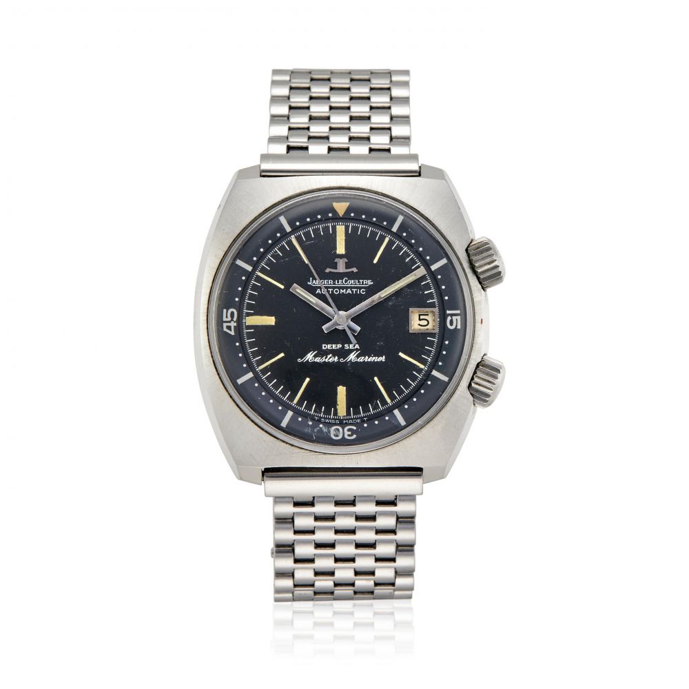 JAEGER-LECOULTRE. A STAINLESS STEEL AUTOMATIC CALENDAR BRACELET WATCH