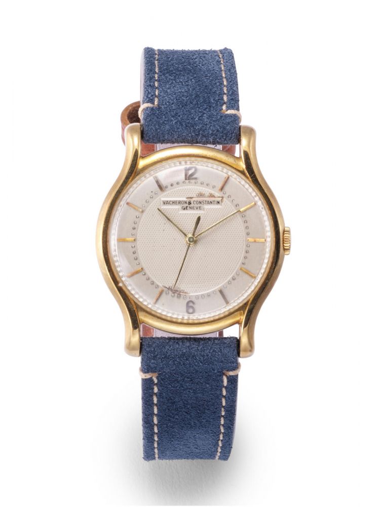 VACHERON & CONSTANTIN. A YELLOW GOLD WRISTWATCH WITH TWO-TONE TEXTURED DIAL AND SHAPED LUGS, CIRCA 1949