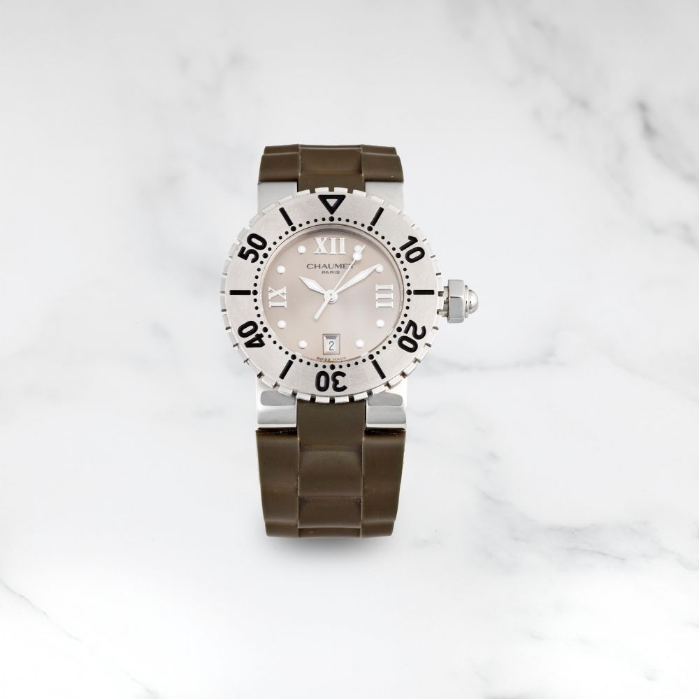 CHAUMET. MONTRE BRACELET DE DAME EN ACIER AVEC DATE MOUVEMENT QUARTZ