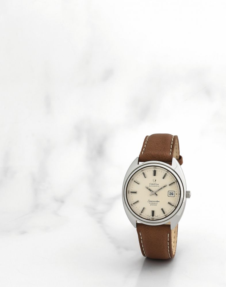 Omega. Montre bracelet en acier avec date mouvement automatique