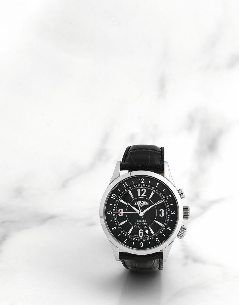 Vulcain. Montre bracelet en acier avec alarme et 2nd fuseau horaire mouvement mécanique