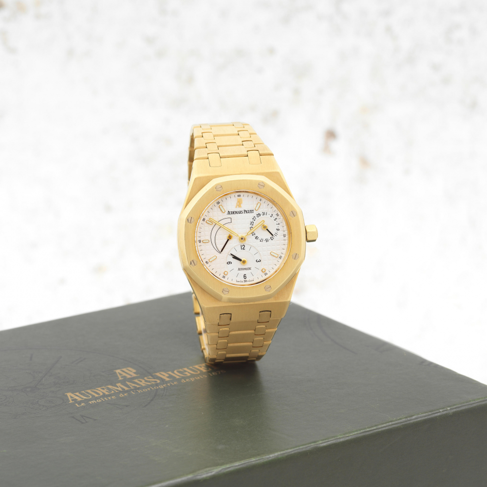 Audemars Piguet. A fine 18K gold automatic calendar bracelet watch with power reserve