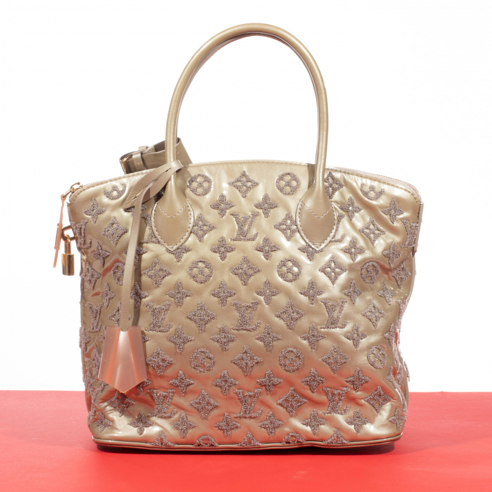 Sold at Auction: Louis Vuitton, Louis Vuitton Silver Mirror Patent Leather  Lockit Bag