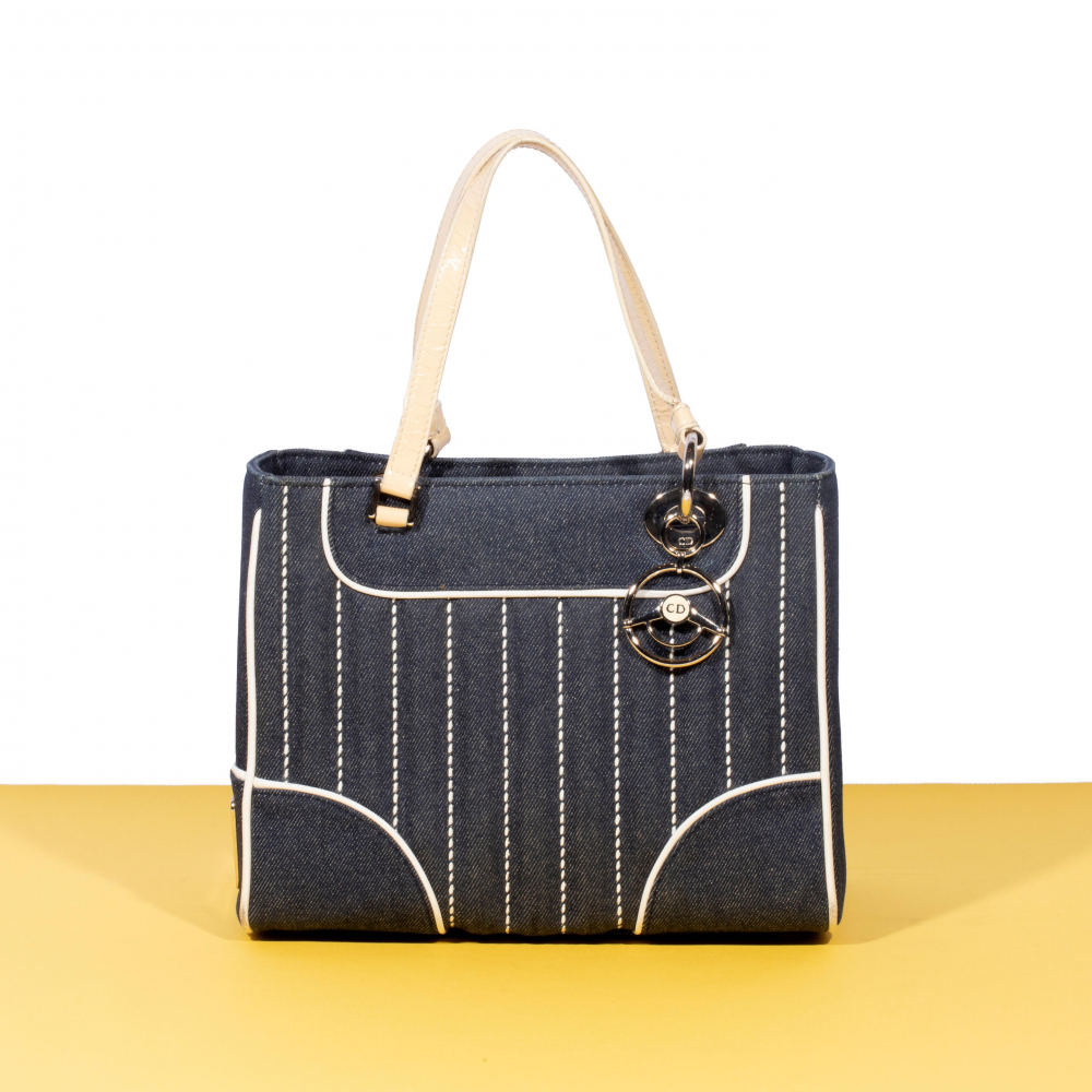 Christian DIOR, Collection Prêt à Porter, circa 2001, Sac "Cadillac".