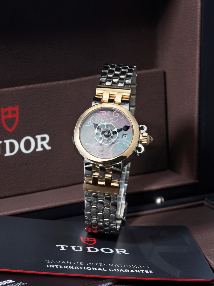 TUDOR | CLAIR DE ROSE, REF.35101, A FINE PINK GOLD AND STAINLESS STEEL BRACELET WATCH WITH MOTHER-OF-PEARL DIAL AND DATE, CIRCA 2021