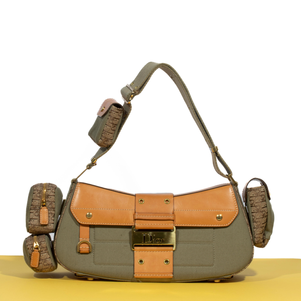 Christian DIOR, année 2002. Sac "Street Chic" 30 cm en toile verte et cuir naturel