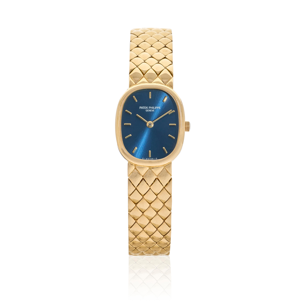 Patek Philippe. A lady's 18K gold quartz bracelet watch with sigma dial