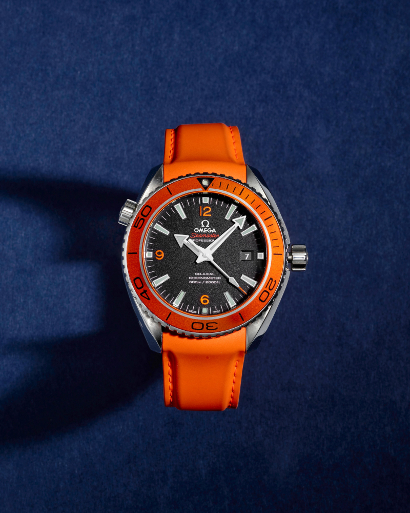 OMEGA. A STAINLESS STEEL AUTOMATIC CALENDAR WRISTWATCH