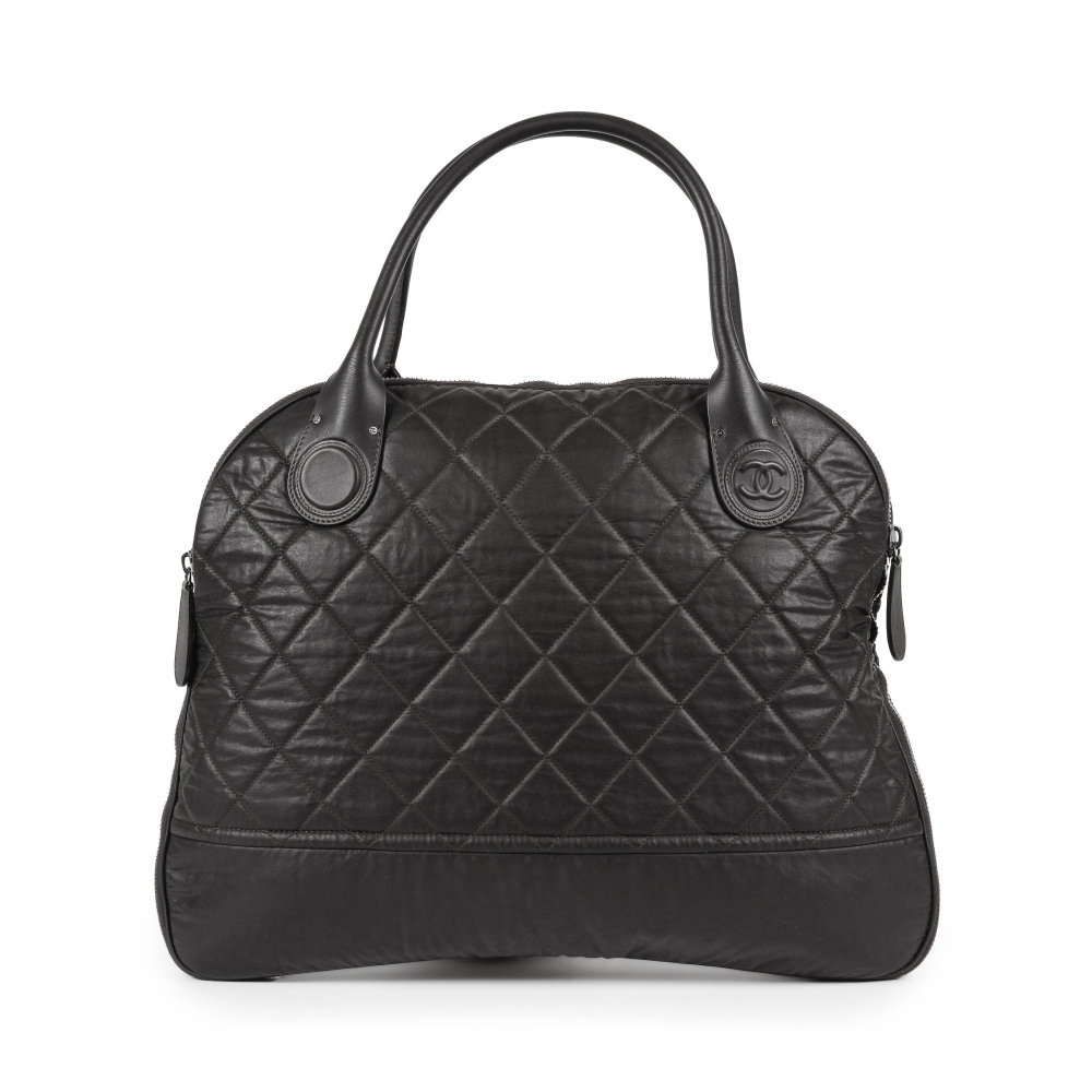CHANEL, circa 2012. Sac "Cocoon Dome XL" en toile enduite marron.