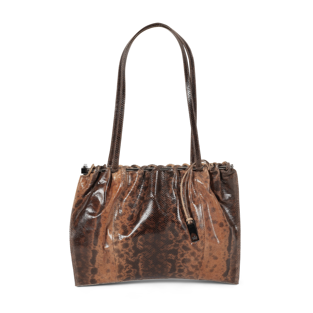 GUCCI, collection Prêt à Porter Automne/Hiver 1999. Rare sac pochette en lézard lustré chocolat.