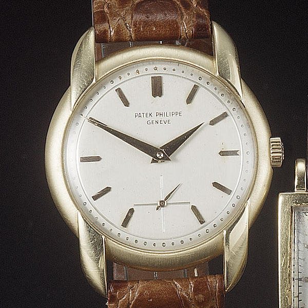 Patek Phillipe. A fine and rare 18ct gold wristwatch with shaped case