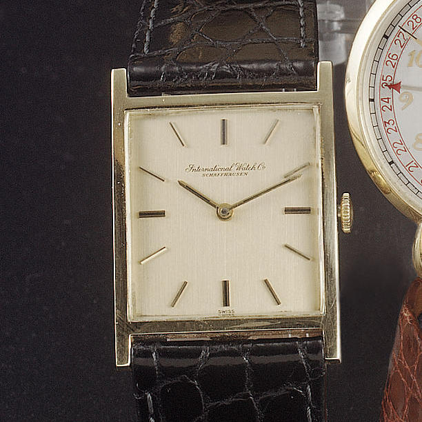 International Watch Company. A gents 18ct gold wristwatch