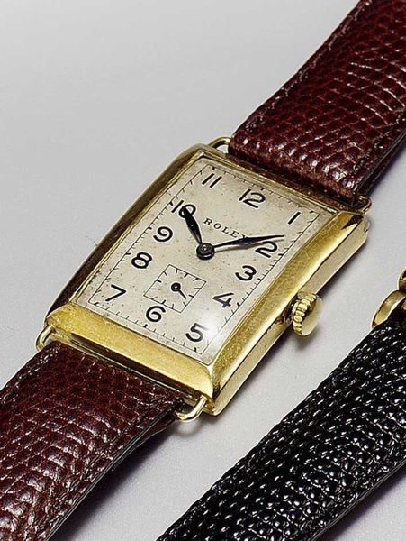 Rolex. A 9ct gold rectangular wristwatch