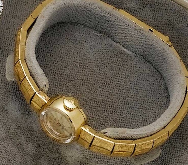 Rolex. A lady's 18ct gold bracelet watch