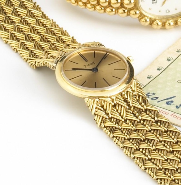 Piaget. A mid-size 18k gold bracelet watch