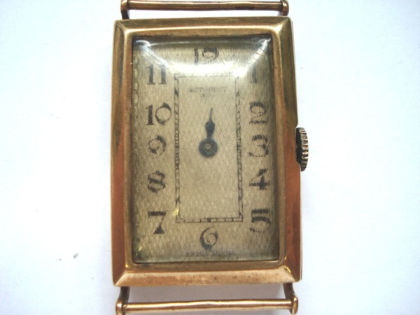 Autorist. A 9ct gold rectangular wristwatch