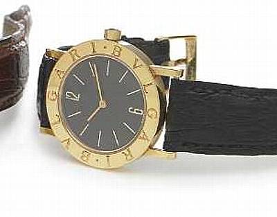 Bulgari. An 18k mid-size quartz wristwatch with black dial