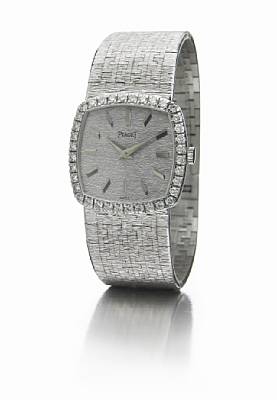 Piaget. A fine 18k white gold ladies bracelet watch with diamond set bezel
