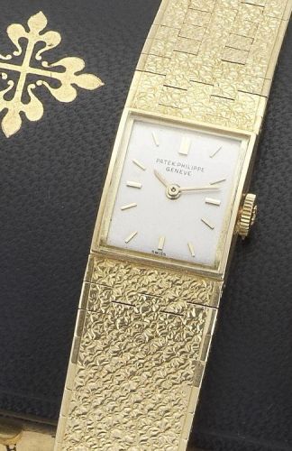 Patek Philippe. An 18ct gold manual wind bracelet watch