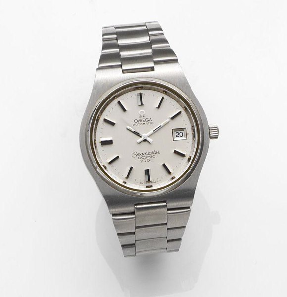 Omega. A stainless steel automatic calendar bracelet watch Movement No.40722019, Seamaster Cosmic 2000, Sold 27th October 1986