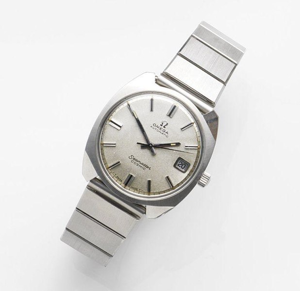 Omega. A stainless steel automatic calendar bracelet watch Seamaster Cosmic, Ref:165.022, Sold 10th October 1987