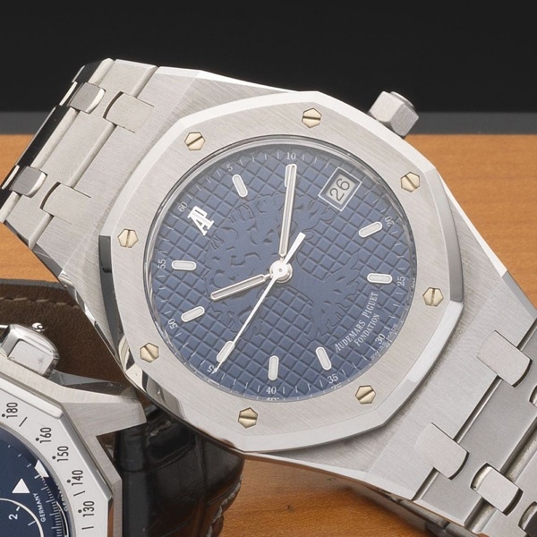 Audemars Piguet. A stainless steel automatic calendar bracelet watch