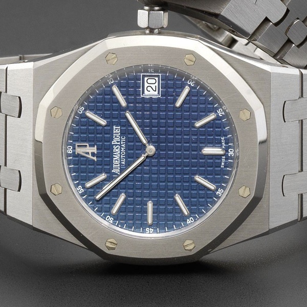 Audemars Piguet. A stainless steel automatic calendar bracelet watch