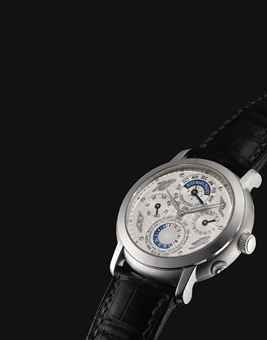 AUDEMARS PIGUET. A VERY FINE AND RARE PLATINUM AUTOMATIC PERPETUAL CALENDAR WORLD TIME WRISTWATCH WITH LEAP YEAR INDICATION