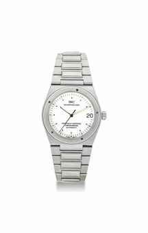 IWC. AN UNUSUAL STAINLESS STEEL AUTOMATIC BRACELET WATCH WITH SWEEP CENTRE SECONDS AND DATE