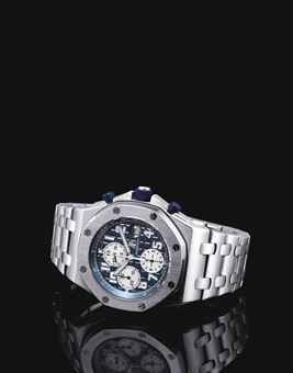 AUDEMARS PIGUET. A FINE AND HEAVY 18K WHITE GOLD AUTOMATIC CHRONOGRAPH WRISTWATCH WITH BRACELET AND DATE