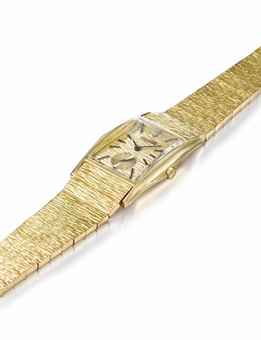 PATEK PHILIPPE. A VERY FINE AND RARE 18K GOLD RECTANGULAR WRISTWATCH WITH FLARED SIDES AND BRACELET