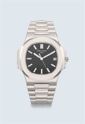 Patek Philippe. A rare and attractive 18K white gold sweep centre seconds automatic wristwatch with date, bracelet and original certificate