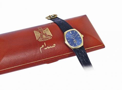 PATEK PHILIPPE. A RARE 18K GOLD WRISTWATCH WITH IRAQI COAT OF ARMS AND BOX