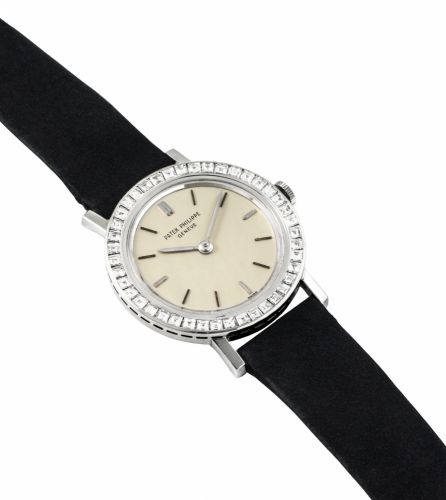 PATEK PHILIPPE. A FINE AND RARE PLATINUM AND DIAMOND-SET WRISTWATCH